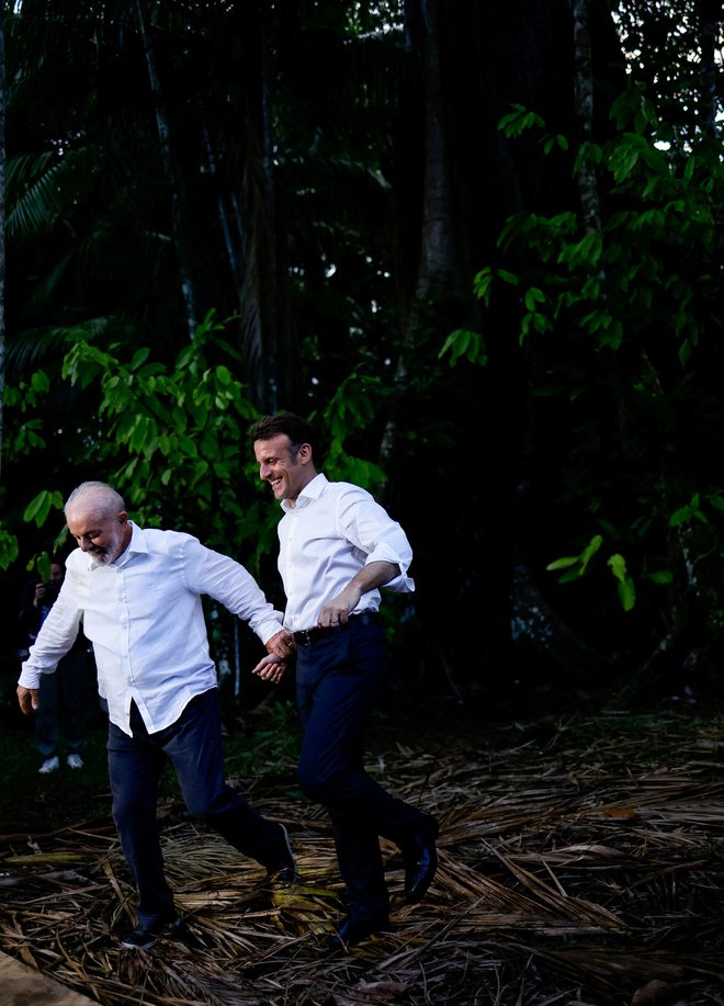 Politika sta bila med obiskom deževnega gozda zelo razposajena. FOTO: Ueslei Marcelino, Reuters