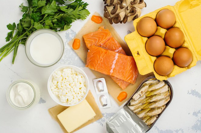 Hrana naj bo bogata s kalcijem in vitaminom D. FOTO: Happy_lark/Getty Images