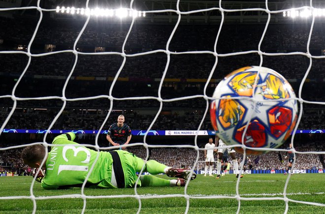 Hrvat je s krasnim strelom premagal Realovega vratarja Andrija Lunina. FOTO: Juan Medina/Reuters