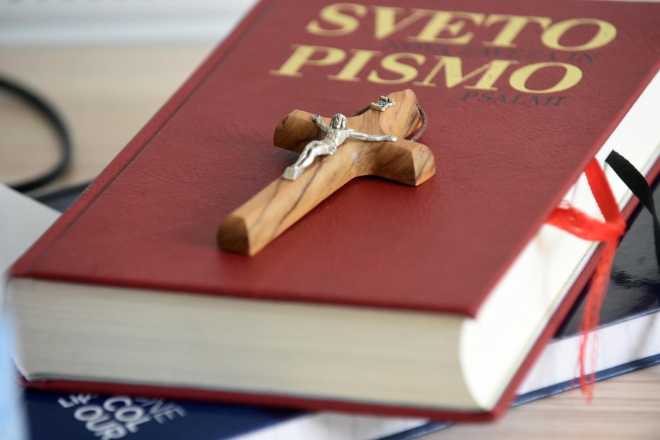 Fotografija: Slovenija je minuli mesec dobila nov prevod Svetega pisma. FOTO: arhiv Dela