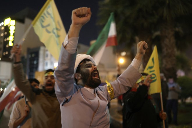 Iranci proslavljajo napad. FOTO: Majid Asgaripour Via Reuters