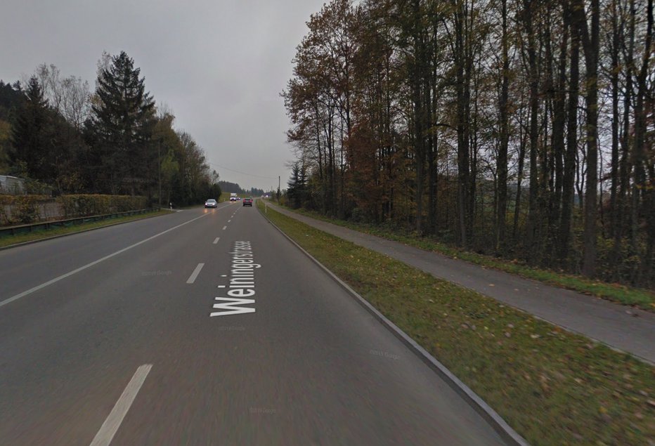 Fotografija: Na tem odseku pri Regensdorfu je švicarska policija med nadzorom prometa ustavila slovenskega državljana. Foto: Google Street View