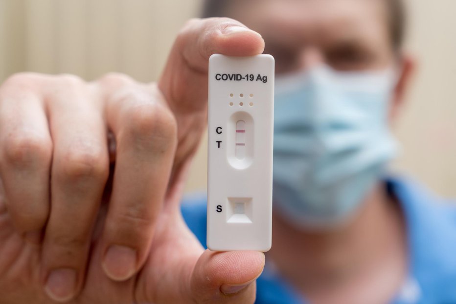 Fotografija: Družba je državi med epidemijo covida dobavljala hitre (antigenske) teste. FOTO: Daria Nipot/Getty Images