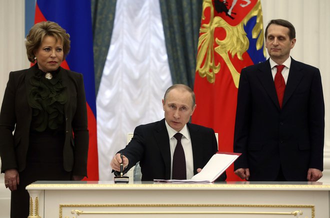 Valentina Matvijenko v družbi ruskega predsednika. FOTO: Pool Reuters Pictures
