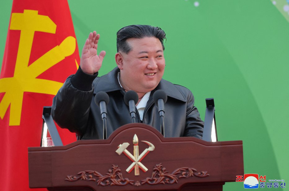Fotografija: »Dinastija Kim so pedofili, ki pričakujejo, da jih bodo častili kot bogove,« pravi Parkova. FOTO: Kcna Via Reuters