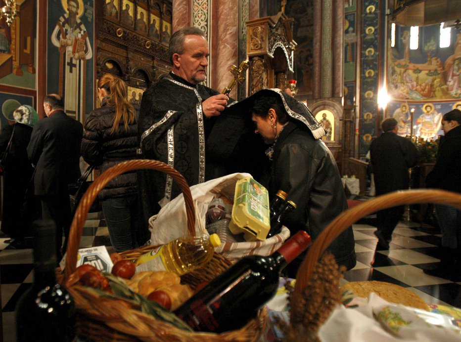 Fotografija: V pravoslavnih cerkvah so sinoči potekala velikonočna bogoslužja. FOTO: Samec Blaž