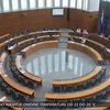 Sramotni prizori v slovenskem parlamentu: kam so izginili poslanci? (FOTO)