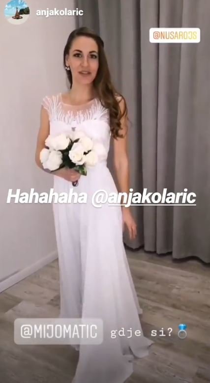 Nuša Rojs med pomerjanjem poročne obleke. FOTO: Instagram