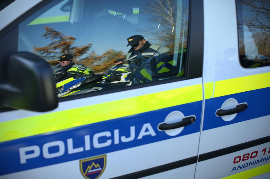 Fotografija: Policija išče voznika. Fotografija je simbolična. FOTO: Jure Eržen, Delo