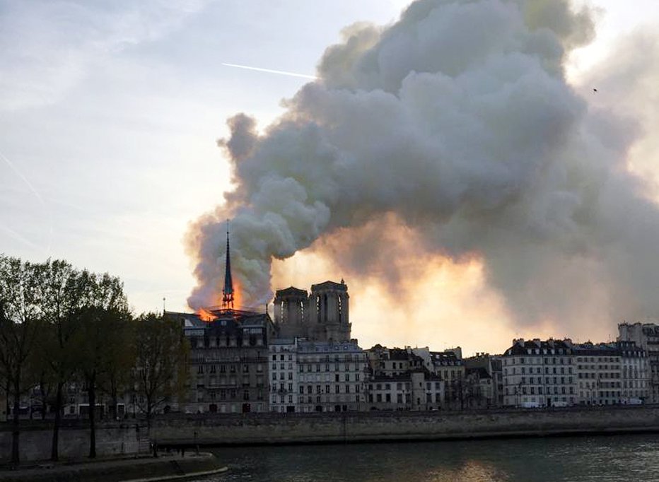 Fotografija: Vzrok požara ni znan. FOTOGRAFIJI: REUTERS