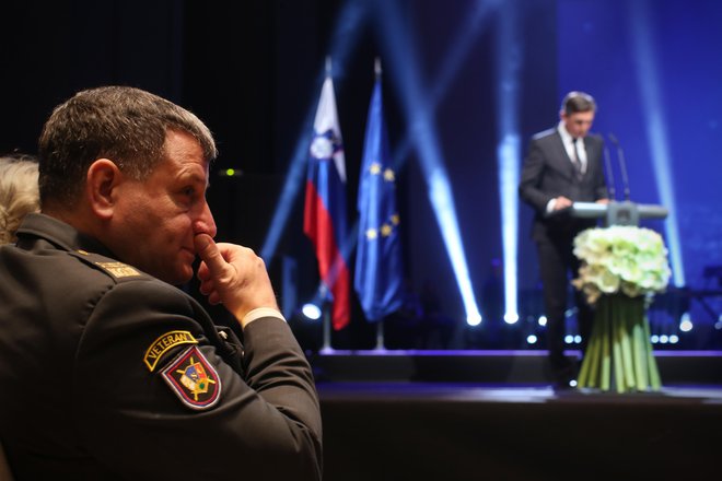Slavnostni govornik, predsednik Borut Pahor in generalmajor Alojz Šteiner na proslavi ob dnevu samostojnosti in enotnosti v Cankarjevem domu. FOTO: Jure Eržen, Delo