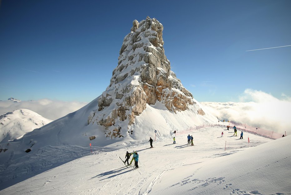 Fotografija: Če želite na sneg, je treba v više ležeče predele Slovenije, a je v gorah nevarnost plazov. FOTO: Jure Eržen, Delo