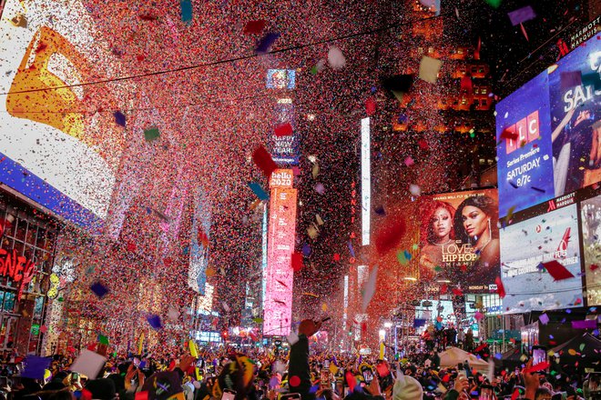 Tradicionalno slavje na Times Square v New Yorku. FOTO: Reuters