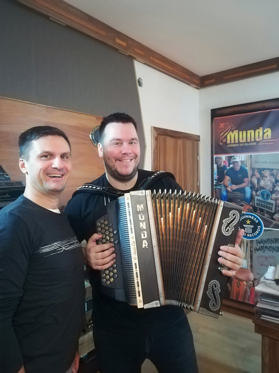 Fotografija: Izdelovalec harmonik Zlatko Munda in Siniša Čeh sta združila moči in nastal je nov model flavia s. čeh.