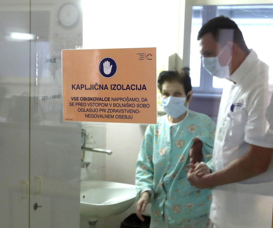 Fotografija: Na negovalnem oddelku stare pediatrične klinike so že sprejeli prvih pet pacientov. FOTO: Dejan Javornik
