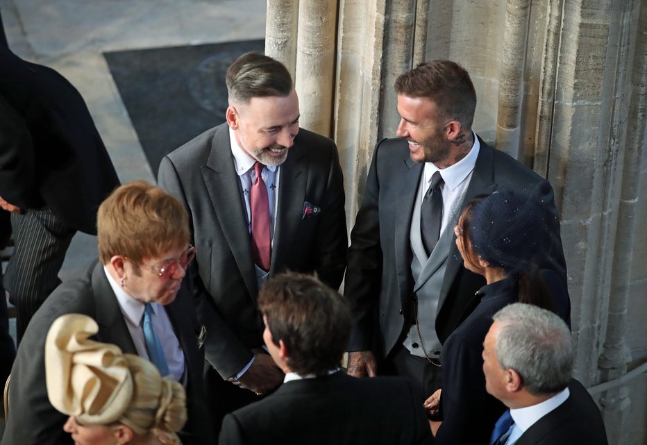 Fotografija: Beckhamova sta bila seveda med povabljenimi na poroki princa Harryja in Meghan, pa tudi sir Elton John in njegov partner. FOTO: Guliver/getty Images
