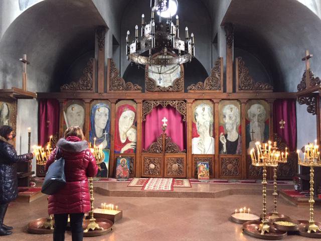 Notranjost cerkve svete Petke, ki jo je pred smrtjo dala sezidati baba Vanga. FOTO: Gordana Stojiljković