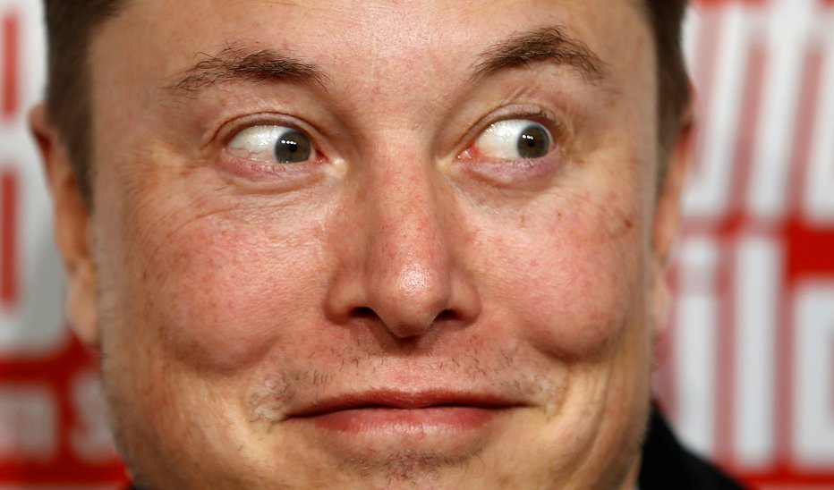 Fotografija: Ustanovitelju Tesle in največjemu posamičnemu delničarju Elonu Musku se lahko upravičeno reži. FOTO: Reuters