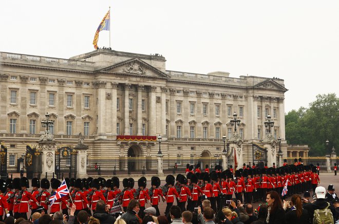 Kraljica jo je potolažila, ko ji je na razpolago ponudila Buckinghamsko palačo. FOTO: Guliver/getty Images
