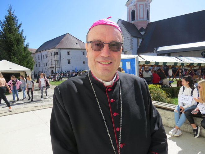 Mariborski nadškof Alojzij Cvikl je Kmetu prepovedal opravljanje duhovniške službe. FOTO: Bojan Rajšek