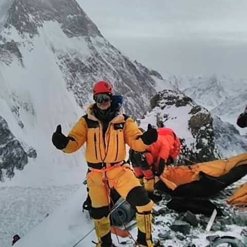 Tomaž K2 naskakuje v navezi z Islandcem Johnom. FOTO: John Snorri