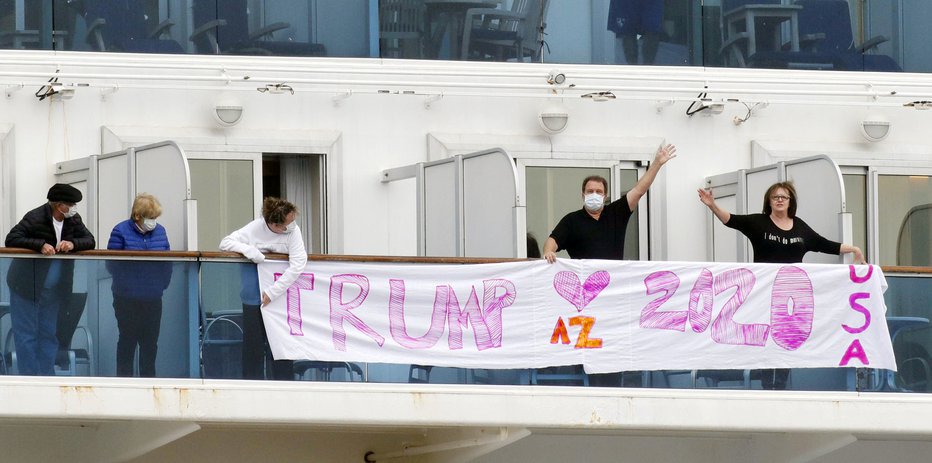 Fotografija: Zdravi Američani bodo lahko kmalu zapustili ladjo. FOTO: Kyodo Reuters