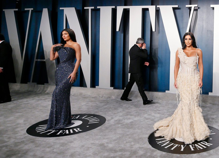 Fotografija: Kylie Jenner in Kim Kardashian. FOTO: Danny Moloshok, Reuters