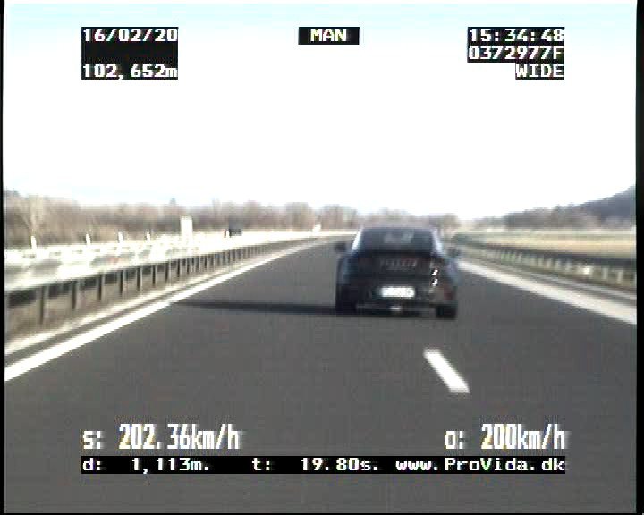 Fotografija: Policisti so na avtocesti med Drnovim in Brežicami izvajali meritve hitrosti z videonadzornim sistemom provida. FOTO: Pu Novo Mesto