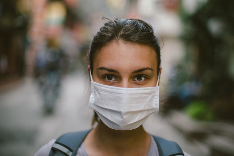 Fotografija: Sprva so simptomi okužbe podobni gripi ali pljučnici. FOTO: Getty Images