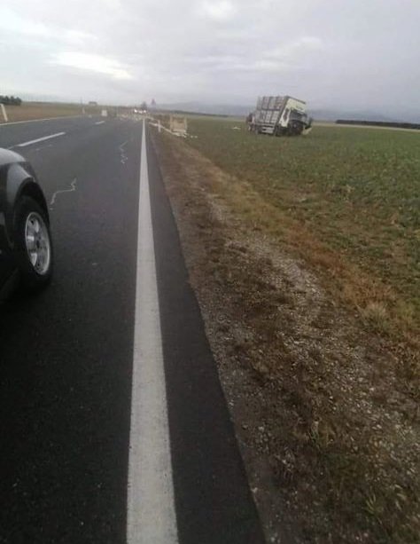 Fotografija: Voznik osebnega vozila je po trčenju umrl. FOTO: bralec Renato