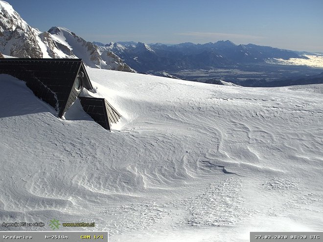 Na Kredarici je skoraj tri metre snega. FOTO: Arso