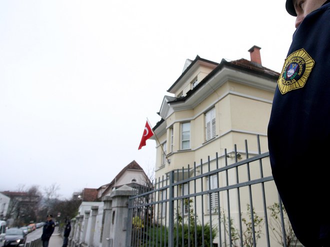 Turško veleposlaništvo v Livarski ulici za Bežigradom. FOTO: Ljubo Vukelič
