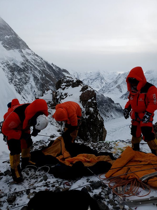 Uspelo jim je priplezati do okoli 6600 metrov višine, le 70 metrov pod taborom dve. FOTO: John Snorri