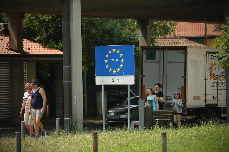 Fotografija: Slovensko-italijanska meja. FOTO: Jure Eržen, Delo