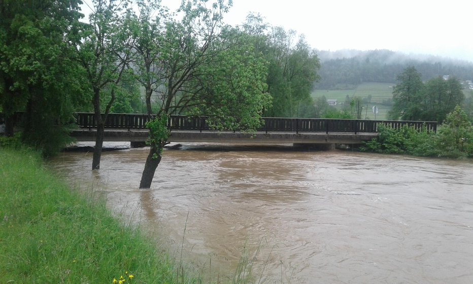 Fotografija: Reke lahko poplavijo. Fotografija je arhivska. FOTO: Rudi, bralec poročevalec