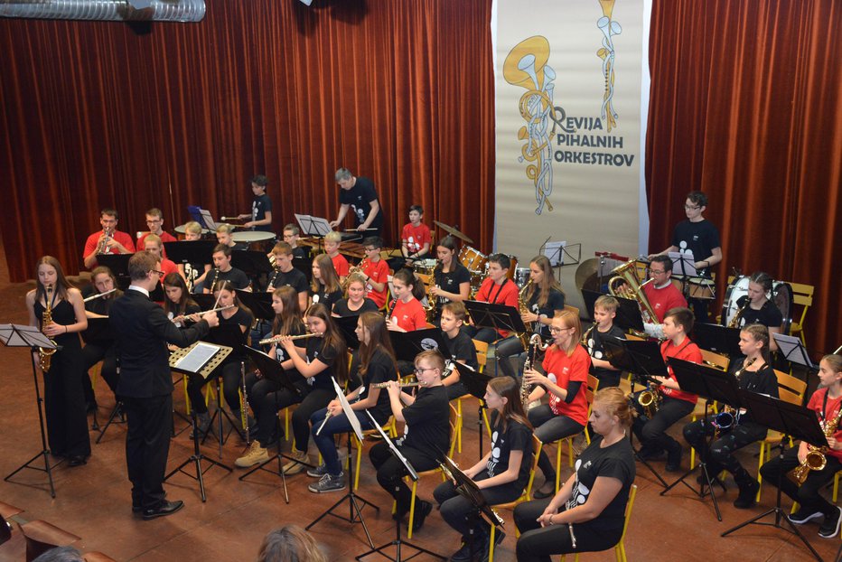 Fotografija: Revija pihalnih orkestrov je bila v avli OŠ Gornja Radgona. FOTOGRAFIJI: Oste Bakal