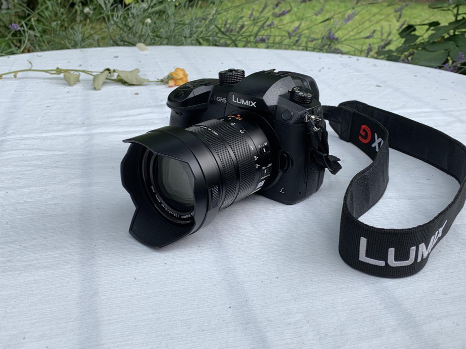 Fotografija: Lumix DC-GH5 spada v visoki razred brezzrcalnih fotokamer, ki omogočajo tako fotografiranje kot snemanje videoposnetkov.