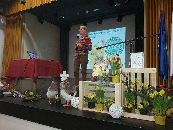 Dr. Majda Černič Istenič, profesorica na biotehniški fakulteti v Ljubljani, je predavala o kmečki družini med blaginjo in stisko. FOTO: Oste Bakal