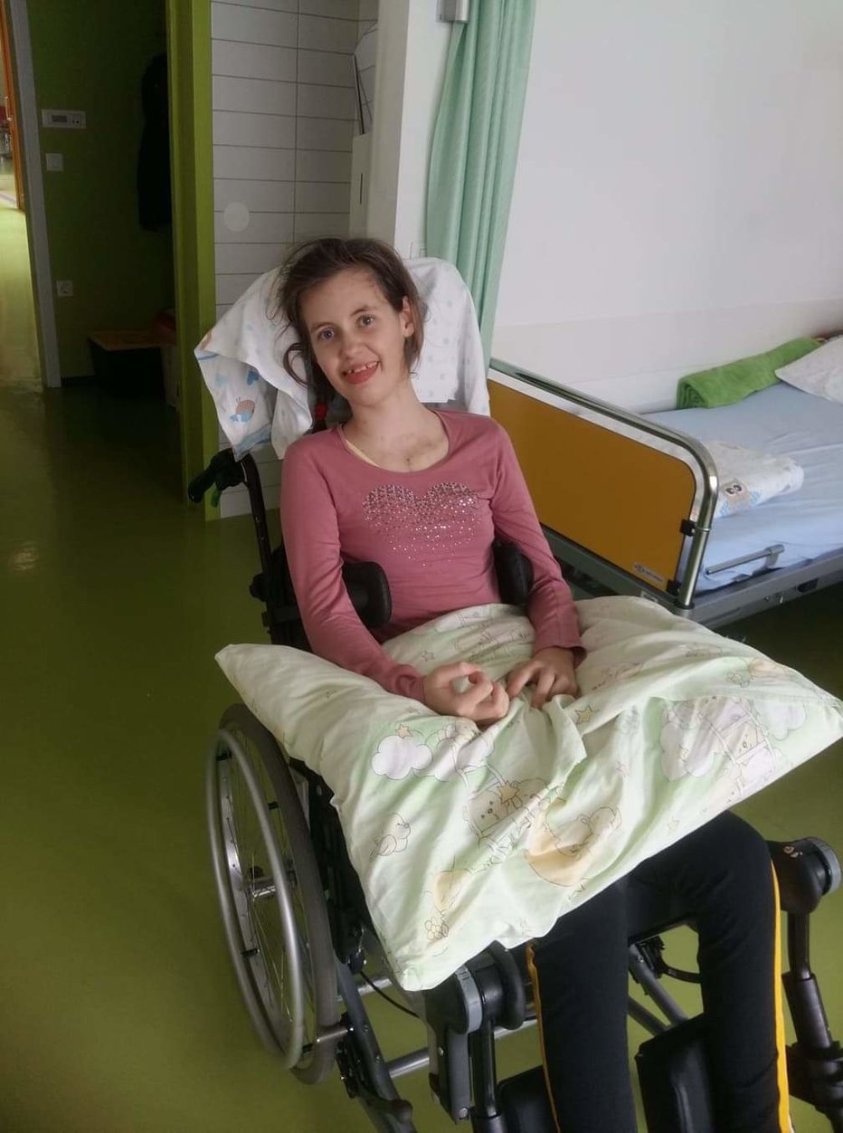Fotografija: Jona Žumer se je rodila s srčno napako, a je do lani, ko je šla na rutinsko operacijo srca, živela povsem običajno.
