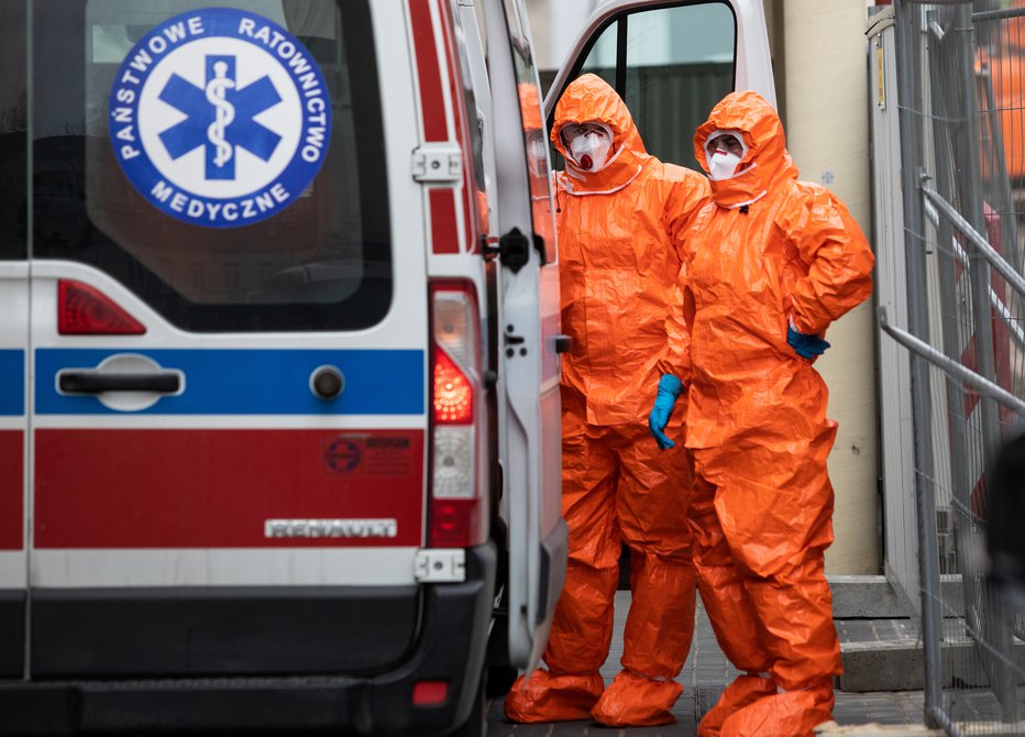 Fotografija: Na Poljskem bodo zaprli meje, da bi preprečili širjenje virusa. FOTO: Reuters