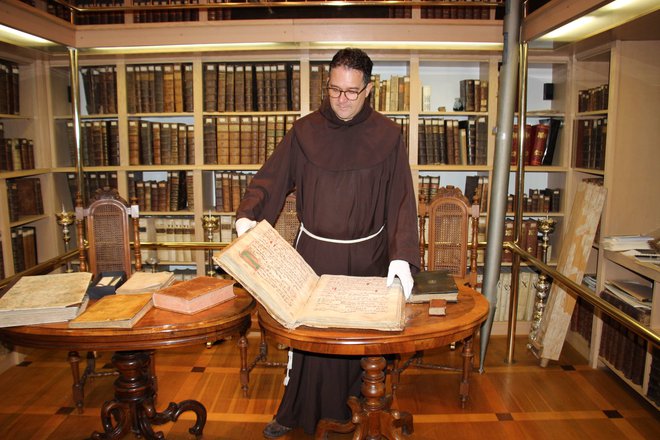 Frančiškanska knjižnica je najstarejša na Dolenjskem, združuje več kot 20.000 knjižnih enot, med katerimi ima največjo vrednost in pomen 39 inkunabul (prvotiskov), ki jih hranijo v trezorju.