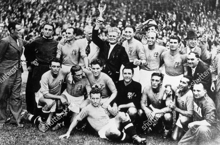 Fotografija: Italijanski nogometaši so leta 1938 osvojili naslov prvaka pred 12-letno prekinitvijo SP. FOTO: Shutterstock