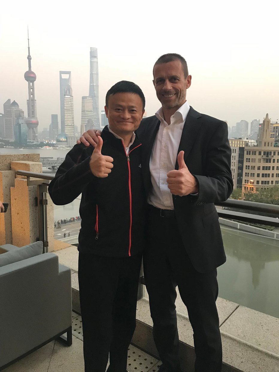 Fotografija: Jack Ma (Alibaba) in Aleksander Čeferin (Uefa). FOTO: Jernej Suhadolnik