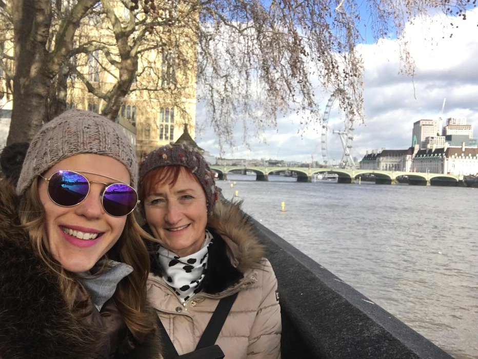 Fotografija: Nuša in njena mama Julka Lesar sta si privoščili ženski izlet v London.