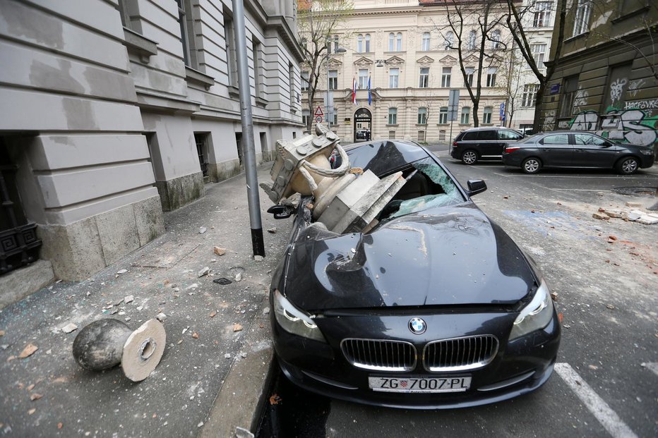 Fotografija: Posledice nedeljskega potresa. FOTO: Reuters