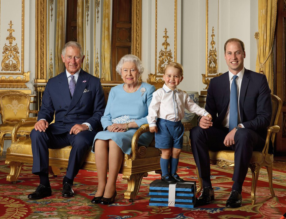 Fotografija: Kraljico so umaknili, princ Charles pa je bil v samoizolaciji na Škotskem. FOTO: Ranald Mackechnie Via Reuters