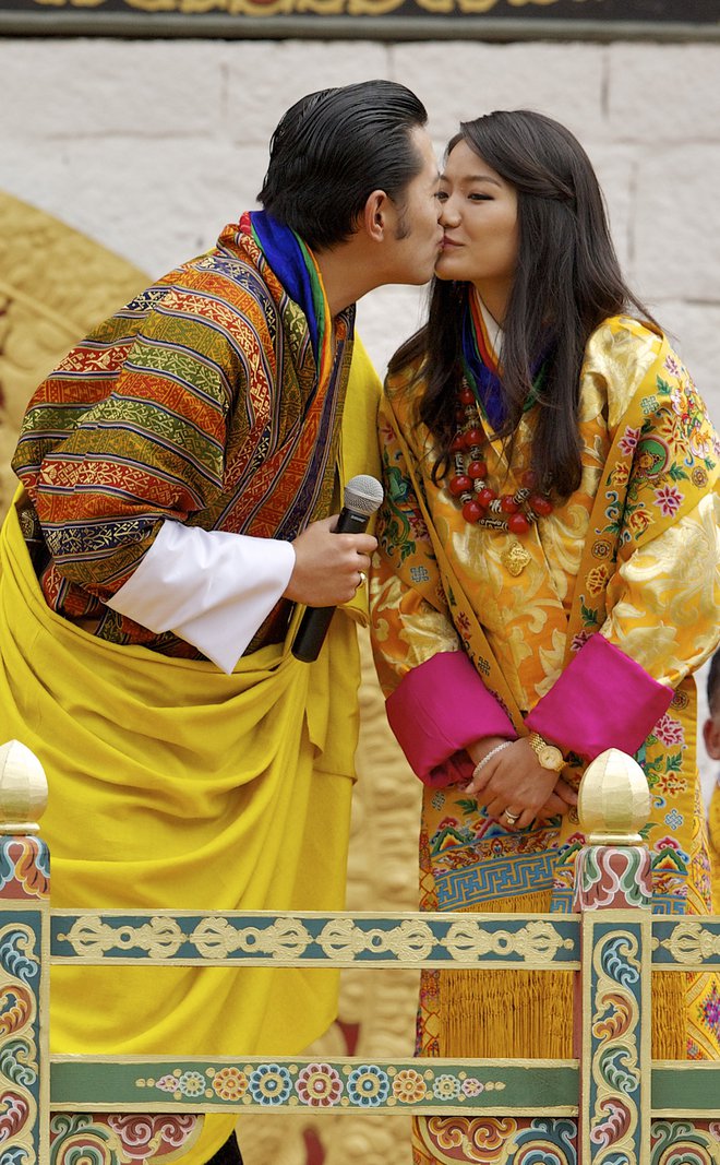 Kralj in kraljica se v javnosti poljubljata in držita za roke, kar je v Butanu nekaj povsem novega. FOTO: Guliver/getty Images
