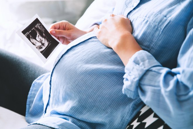 Marsikatero nosečnico je strah in se sprašuje, kako bo vse potekalo v času koronavirusa. FOTO: Guliver/Getty Images