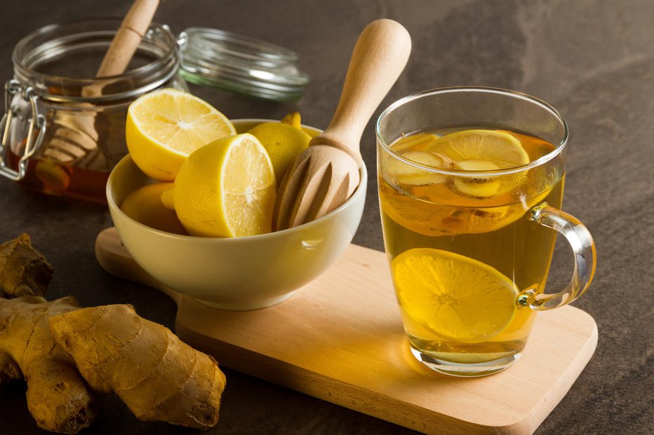 Fotografija: Za močno odpornost poskrbijo med, limona in ingver. FOTO: Thinkstock