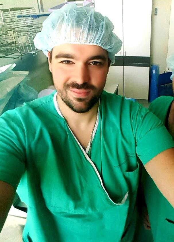 Fotografija: Zaposlen je na ljubljanski ortopedski kliniki v operacijskem bloku.